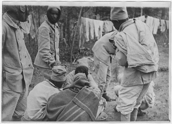 1er bataillon de tirailleurs somalis dans leur campement – Lemmes 1916-1918
