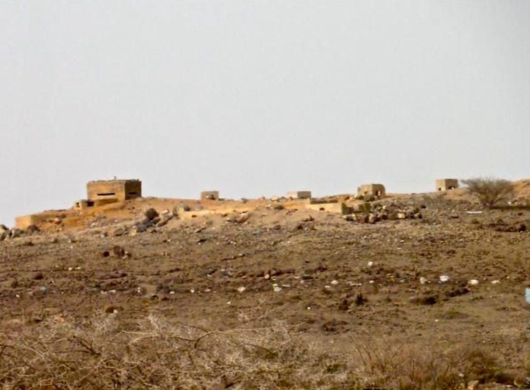 Fortifications et tranchées visibles à Ali Sabieh (Ambocto) datant de 1940
