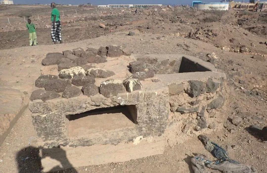 Vestiges de tranchées actuellement visible à Djibouti Ville datant de 1940