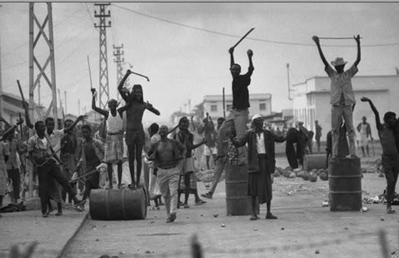 Population Djiboutienne se battant pour son indépendance en 1967