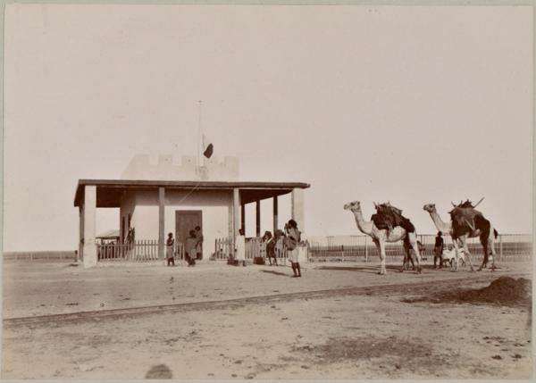 Poste de police à l'entrée de la ville de Djibouti (1895)