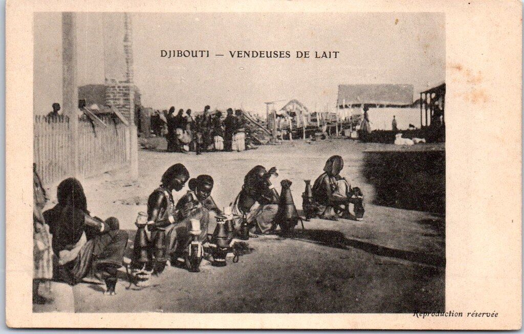 Vendeuses de lait entre 1900-1910 à Djibouti.